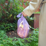 carry hang food waste in bag